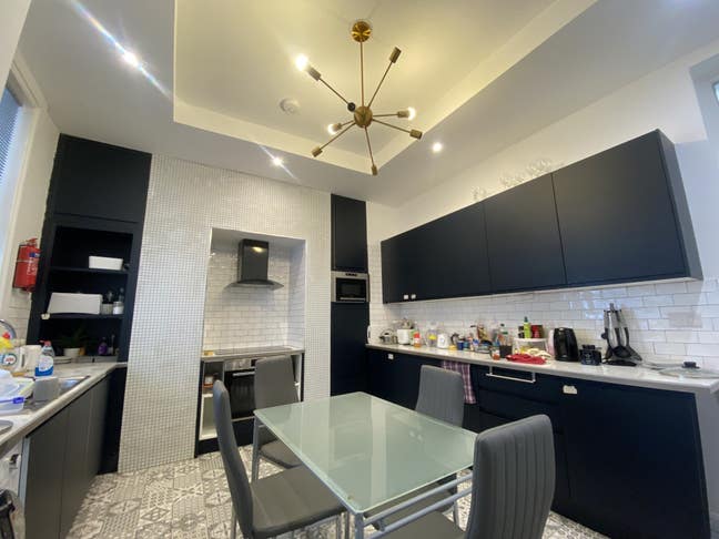 Big Double En-Suite in Egdware Road Main Photo