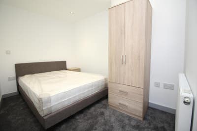 1 Bed Apt, Hull City Centre, Bills Inc — 108FC Main Photo