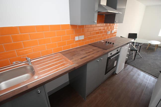 1 Bed Apt, Hull City Centre, Bills Inc — 108FC Main Photo