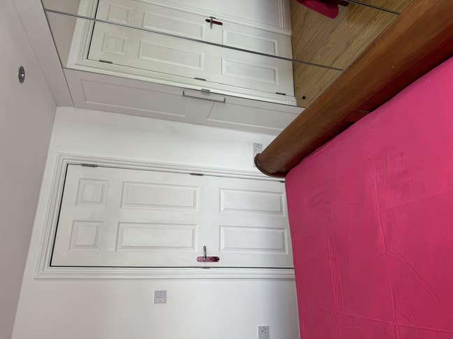 Clean double bedroom available now  Main Photo