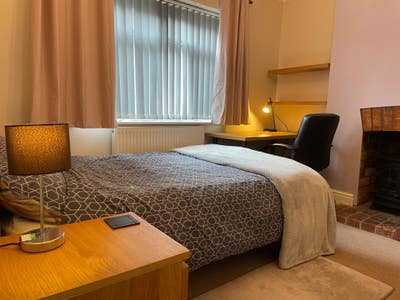Cosey Room in home of Female Medical Professionals Main Photo