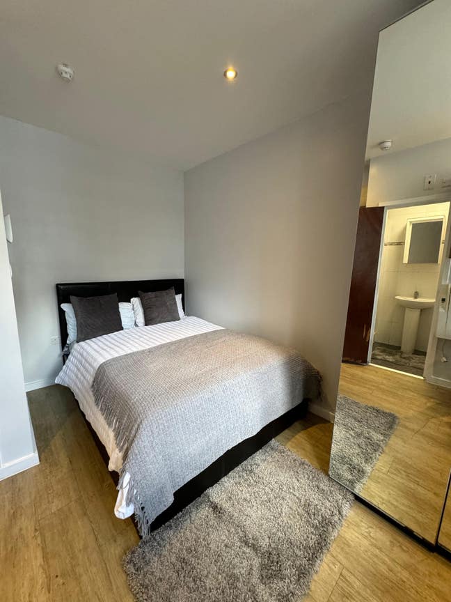 Modern Studio – 4 Mins to Seven Sisters Main Photo