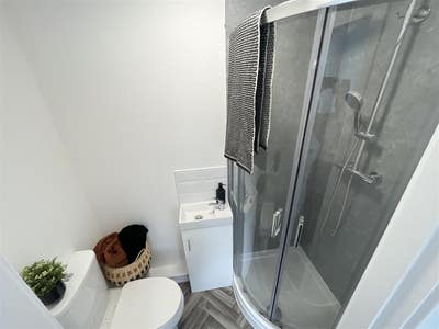 BRAND NEW house share, Bills included, en-suites. Main Photo