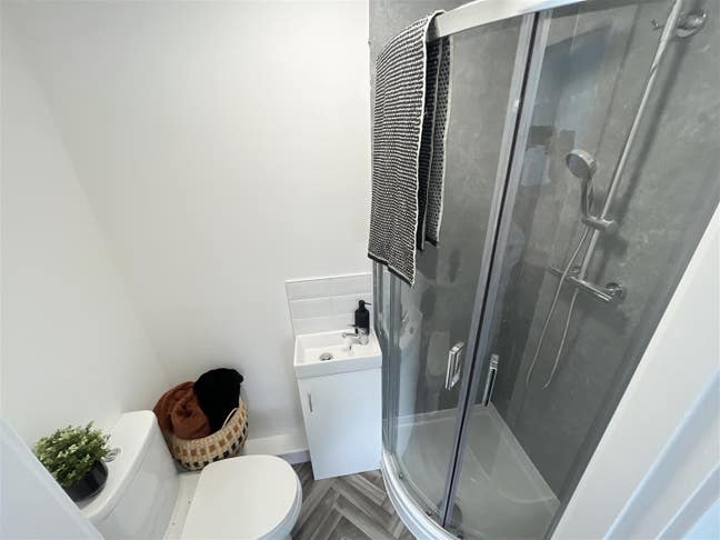 BRAND NEW house share, Bills included, en-suites. Main Photo