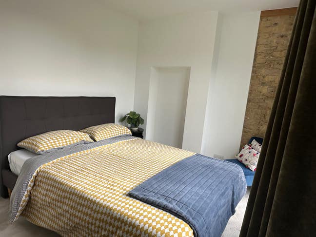 Bright Double Room + Private Bathroom – Wimbledon Main Photo