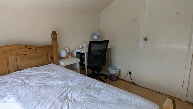 2nd floor furnished double room. Main Photo