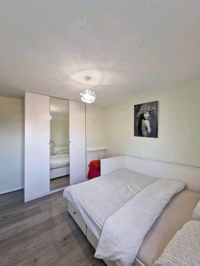 Bed Room in a peaceful House Main Photo