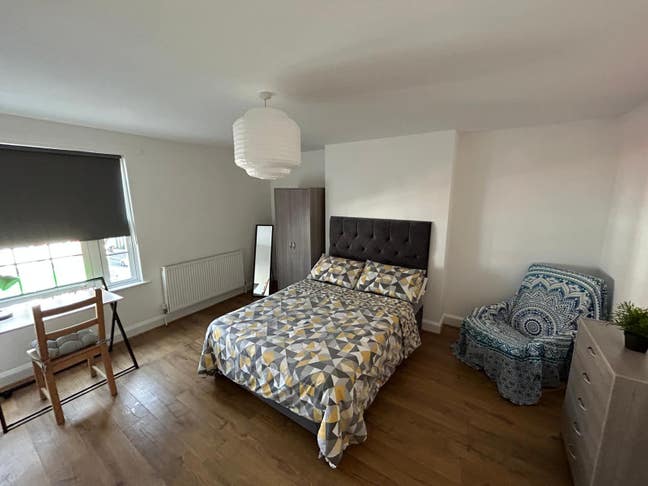 Furnished huge room, great location! Main Photo