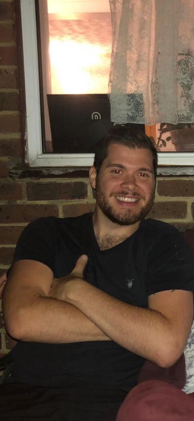 Professional male seeking room in house share Main Photo