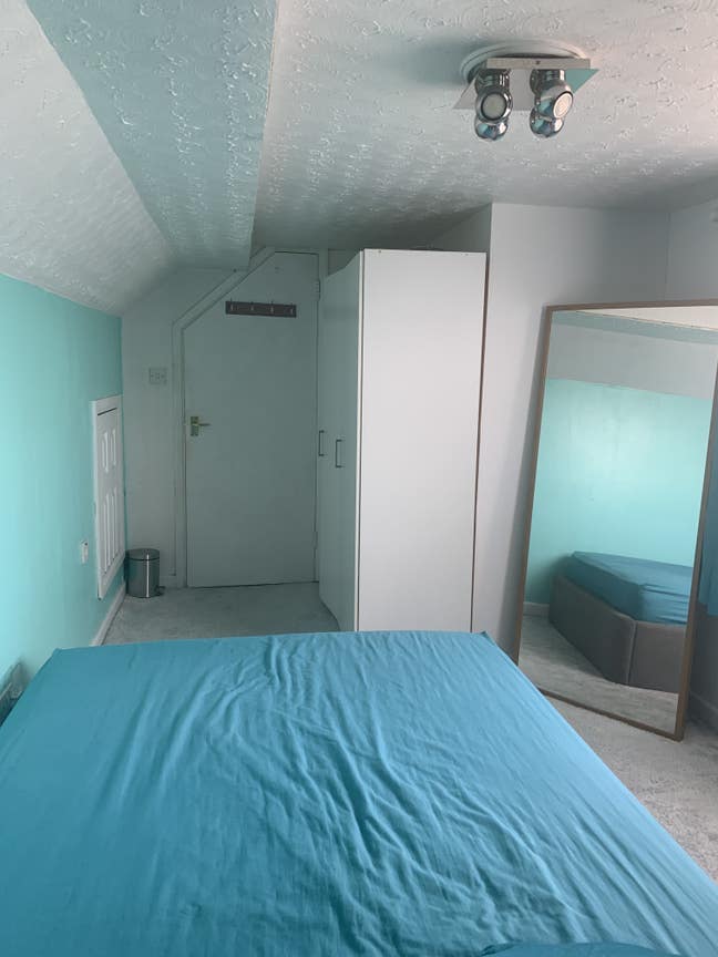 1 double&2 single rooms with Telugu landlord 17-05 Main Photo