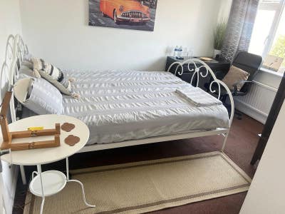 Spacious double room - quiet and friendly House  Main Photo