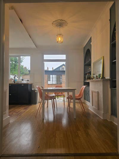 2 Bed Home 🏡  Main Photo