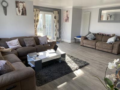 X-Large king size bedroom with en-suite. Main Photo