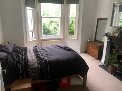 Large room in creative flat near Worthing station Main Photo