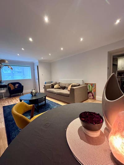 2 rooms in gorgeous Basildon Home Main Photo