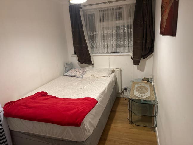 Room  for  female  preferred Main Photo