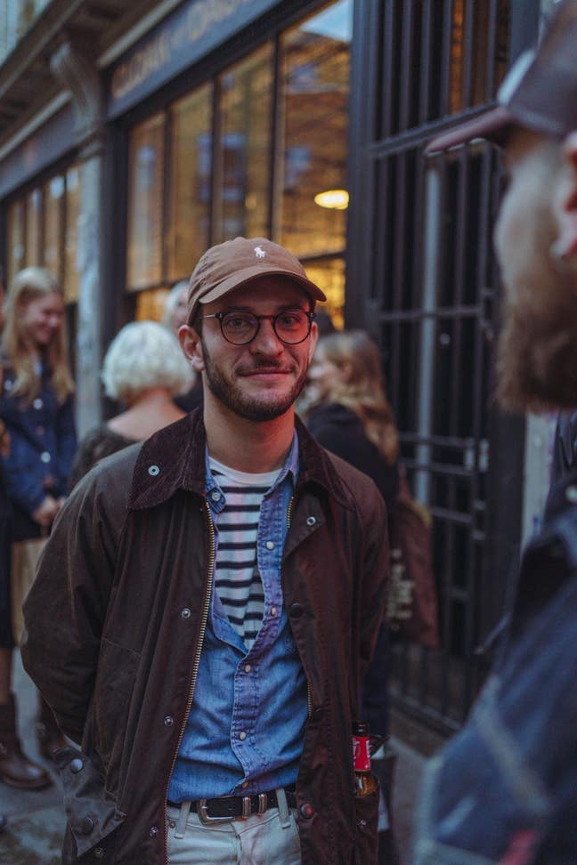 Looking for a flat/flatmate Main Photo