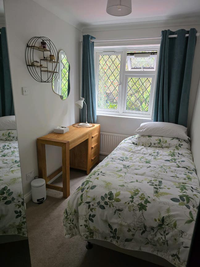 Fresh clean 2 bed house, in quiet location  Main Photo