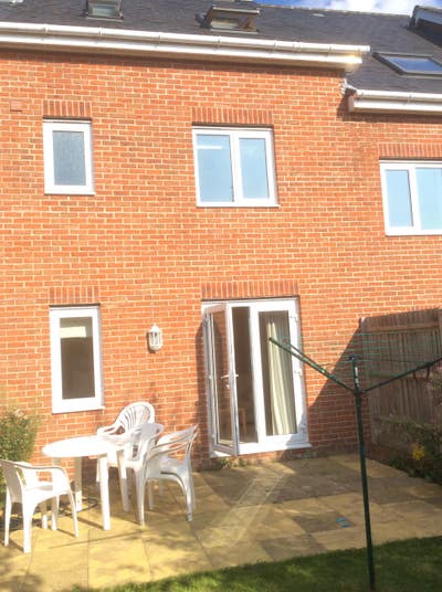 Large Double Room in a Four Bedroom Townhouse Main Photo