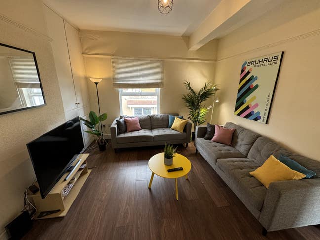Huge rooms in central Beeston flat Main Photo
