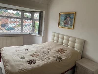 Spare double spacious room in LE3 area Main Photo