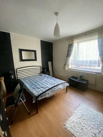 Spacious fully furnished double bedroom Main Photo