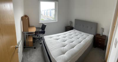 Double room in modern Flat 25mins from city centre Main Photo