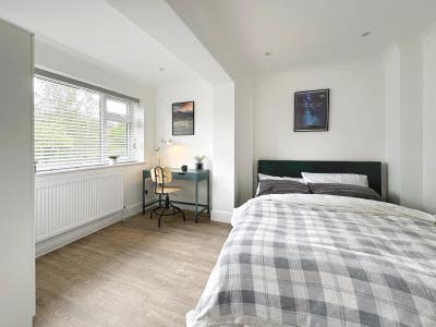 Spacious Double Room With 5 Mins Walk To Station Main Photo