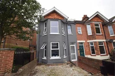 Double room in large house with large garden Main Photo