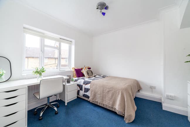 2 Rooms Right Next to Roehampton University Main Photo