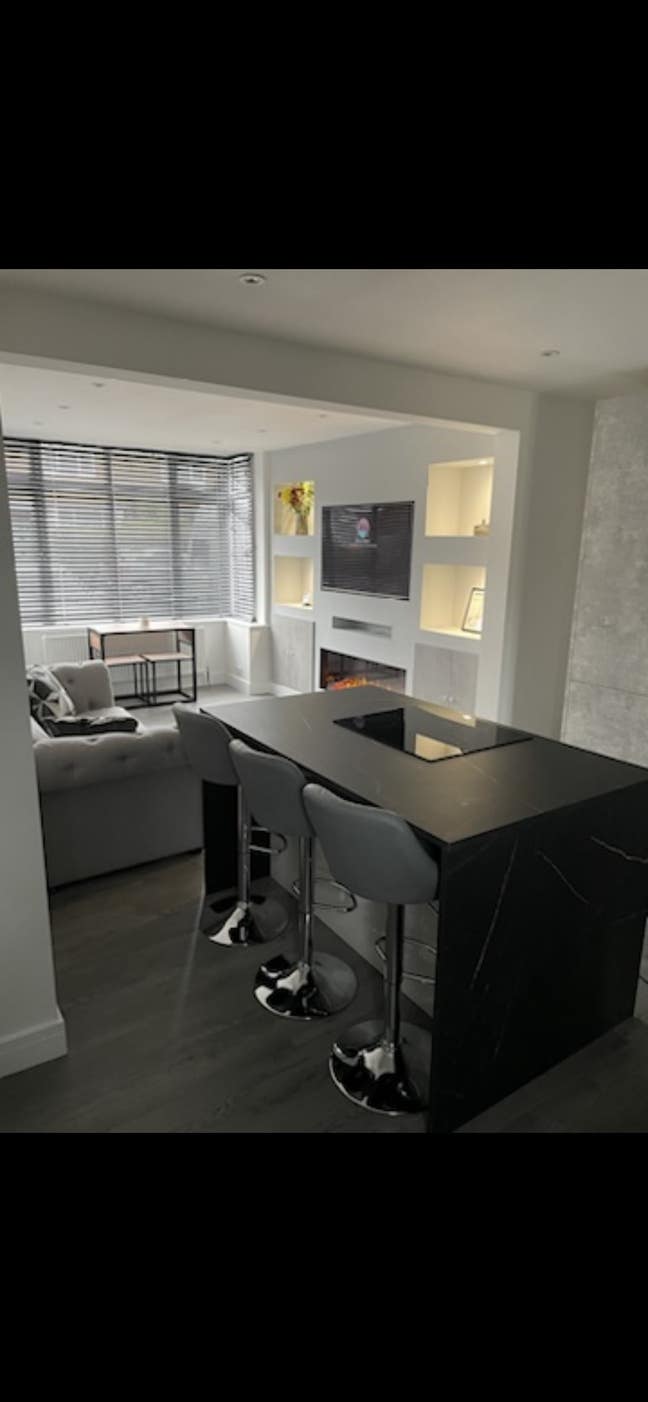 Mon - Friday only close to Airport, M1 & A505 Main Photo