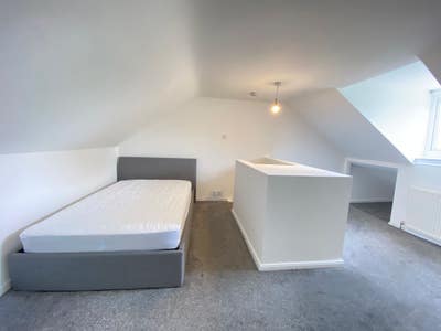 Beautiful room available Main Photo