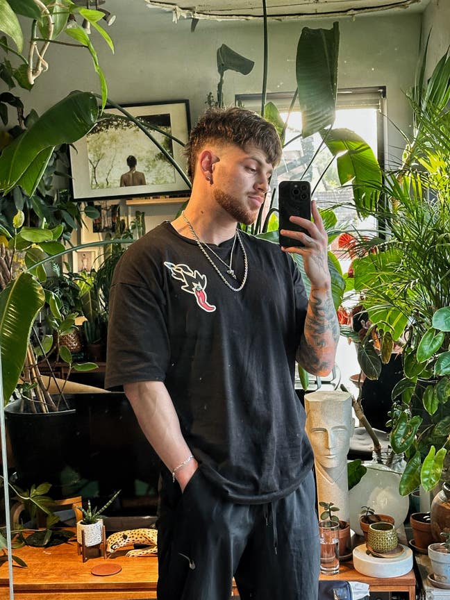 Looking for a room to stay (ensuite preferably) Main Photo