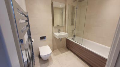 Spacious 2 Bed, 2 Bath Flat  with Balcony Main Photo