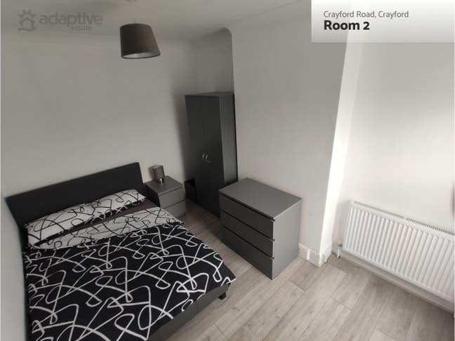 Double Bedrooms in Newly Refurbished House Main Photo