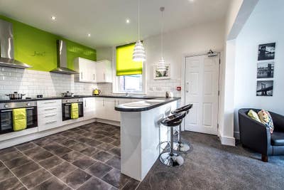 🏡 Double & Single Rooms | Ashton-under-Lyne Main Photo