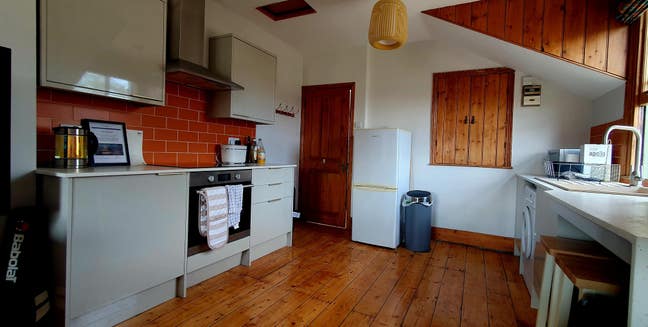 Single bedsit to rent from 10 November, £980/month Main Photo