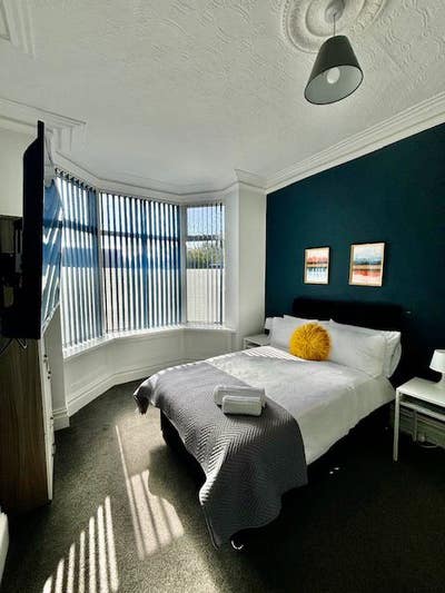 Well presented 4 bed terraced property Main Photo
