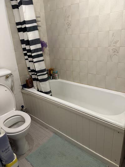 Studio flat to share  Main Photo