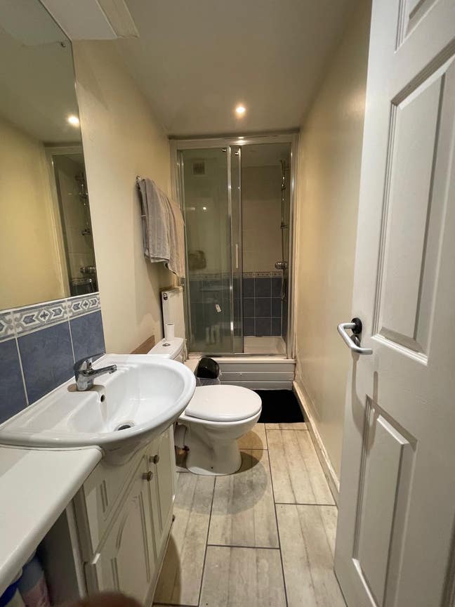 Single bedroom in Riverside  Townhouse  Main Photo