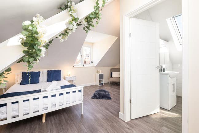 Modern 2 Bed Flat - All Bills Included - Sleeps 6 Main Photo