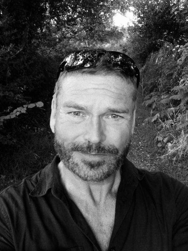 Professional Male seeks a double room Main Photo