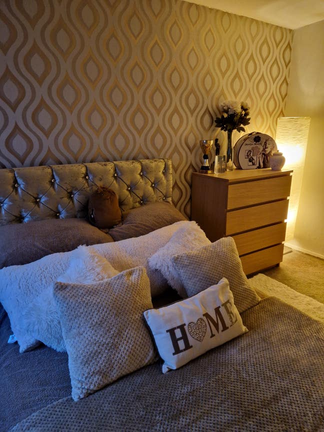 Suit Contractor Working Away from Home  Main Photo