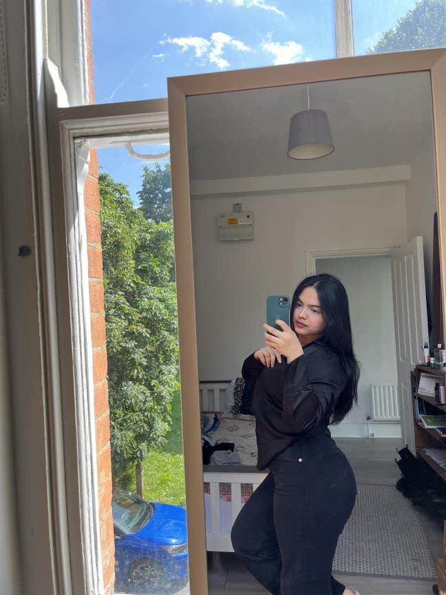 I am a female professional aged 24. I am look... Main Photo