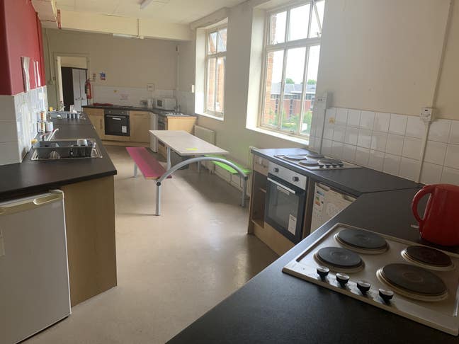  Room  in  a  Shared  House,  Demesne  Road,  M16  Main Photo
