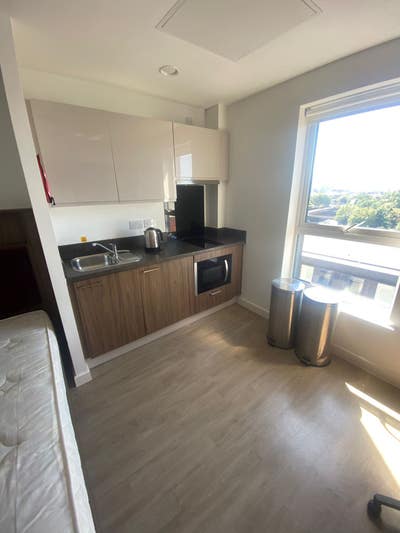 Student only Studio Apartment In L5 Main Photo