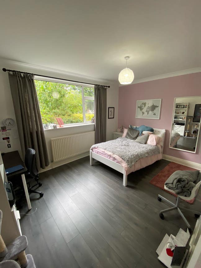Spacious double room in a beautiful part of town Main Photo