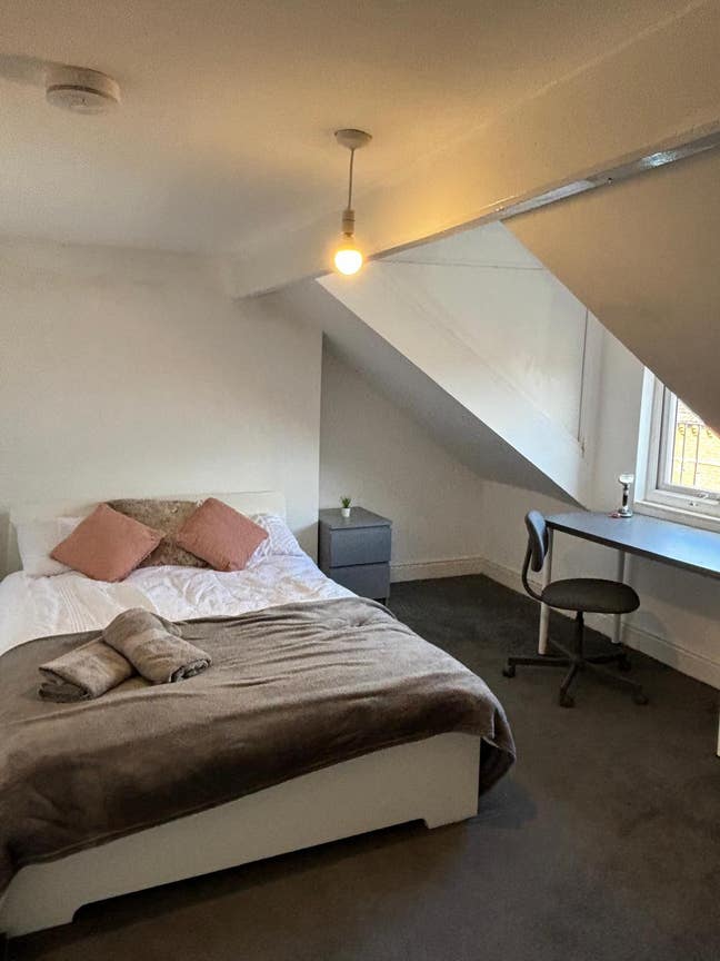 Lovely Rooms Victoria Rd. TS1.  Student   Main Photo