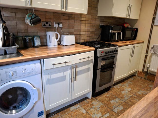 Ensuite Female Preferred House Share Right by the  Main Photo