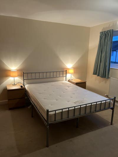 Spacious Double Room to Let Main Photo